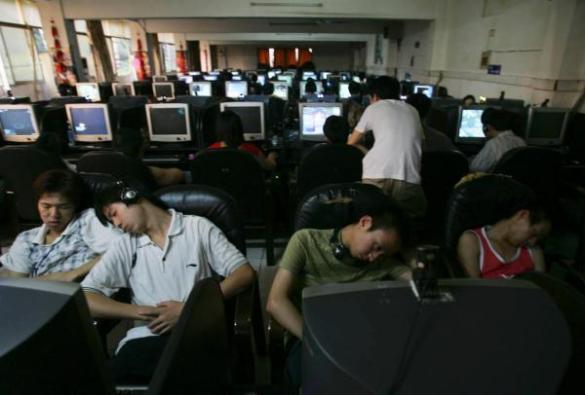 “屏幕怎么这么大啊，玩游戏真的有点难受”！