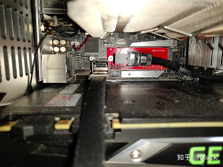 监控主板连接显示屏