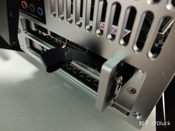 监控主板连接显示屏