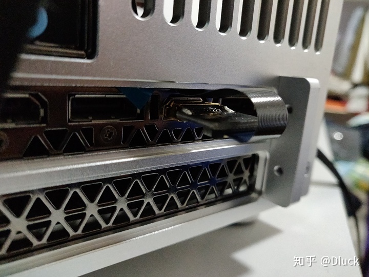 监控主板连接显示屏