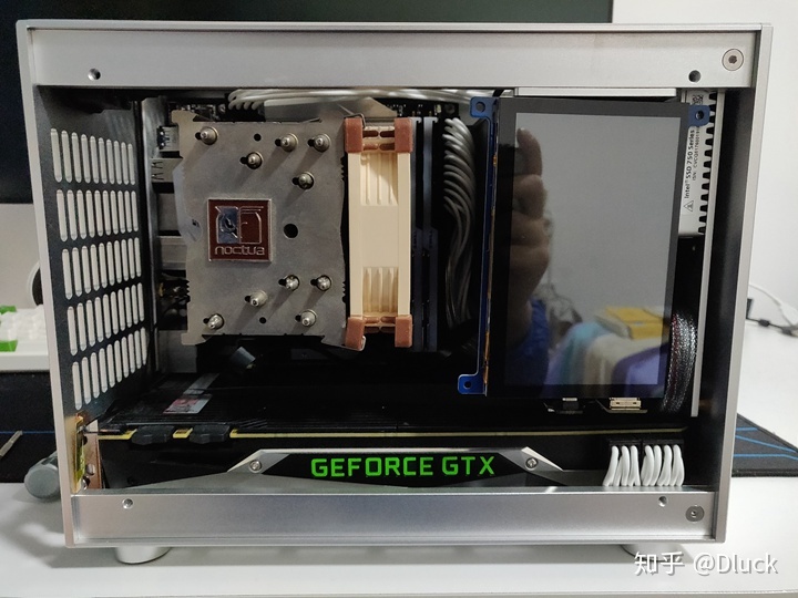 监控主板连接显示屏