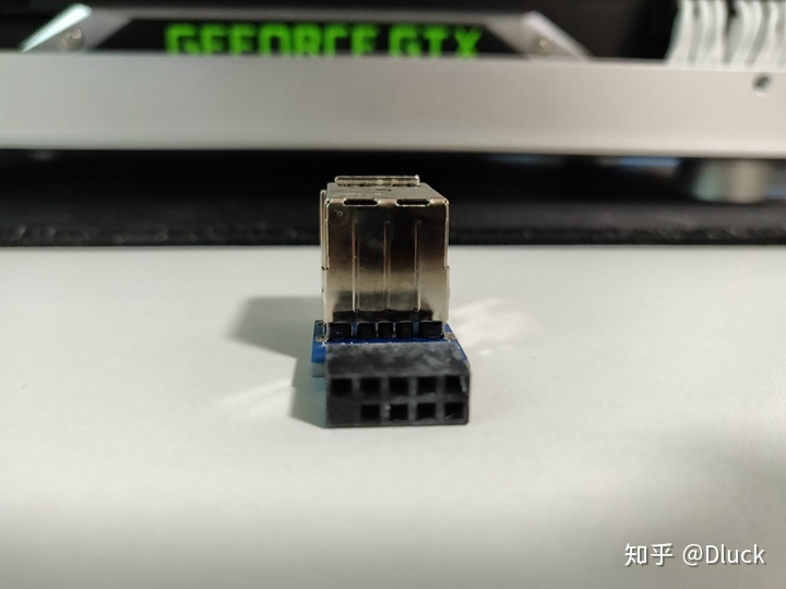 监控主板连接显示屏