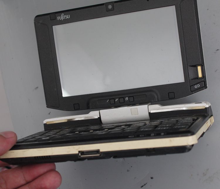 全新库存笔记本电脑