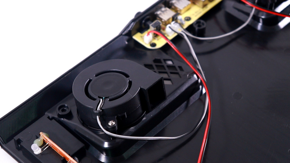 风扇位置及风向可调的笔记本电脑外置散热器