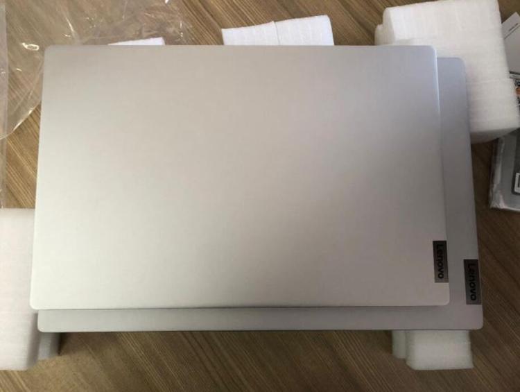 学校要购买三台笔记本电脑