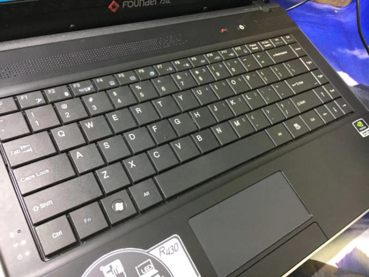 方正电脑荣获政府颁发的“中国名牌”和“国家免检产品”称号