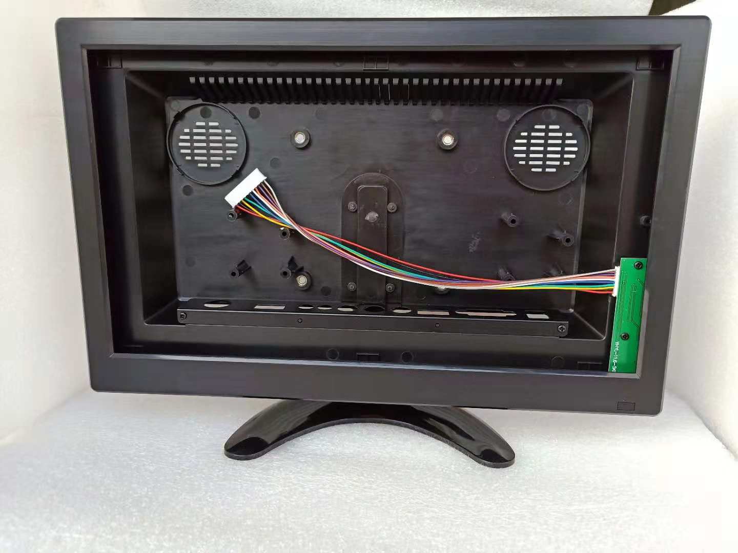 旧笔记本电脑屏幕变废为宝，轻松一改即可拥有一台显示器