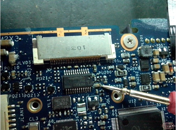 电脑自动关机后无法再次启动,拔掉电源后就正常了_笔记本电脑电池用完后自动关机后无法正常开机_笔记本装电池无法开机