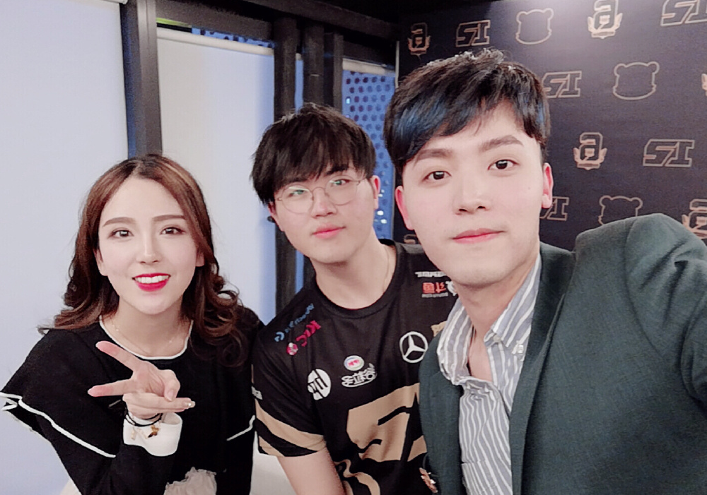 被蛮王抢2级E过来两刀暴击给了，这下姿态开始出现了问题