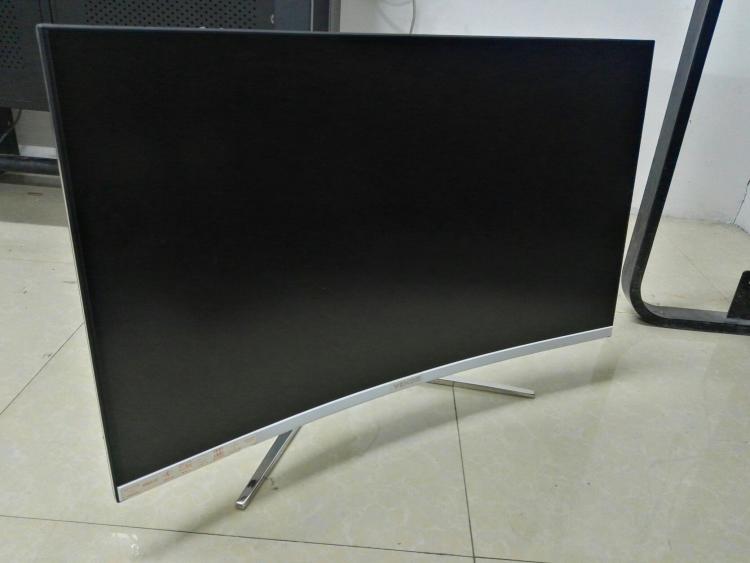 22寸显示器有多大图片_27寸显示器用多大桌子_14寸的电脑有多大图片