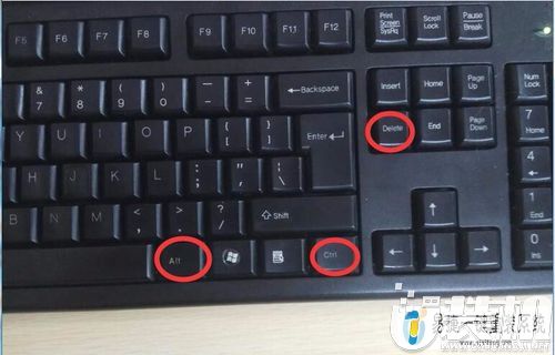 电脑开机后进不了系统显示英文怎么办?