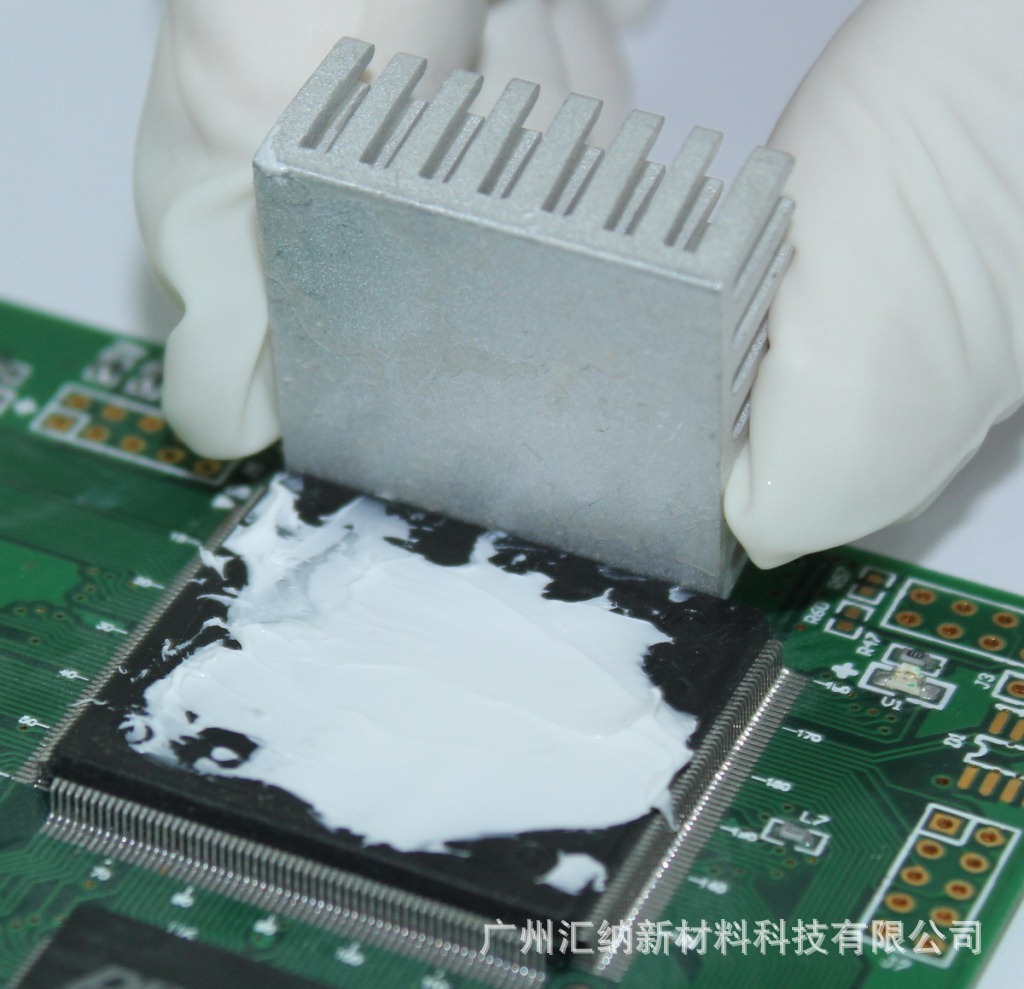 cpu散热硅胶片怎么用_cpu散热硅胶怎么涂_cpu的散热硅胶