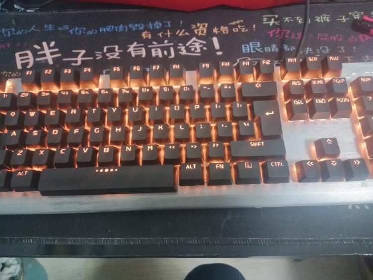 机械键盘平衡轴怎么拆_机械键盘换轴教程_机械键盘拆轴教程