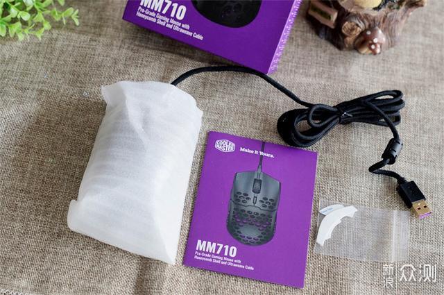 酷冷至尊洞洞鼠标：鼠标轻量化，玩久手不累_新浪众测