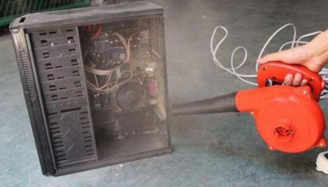 电脑主机声音大嗡嗡响什么原因？