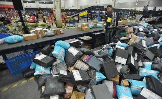 墙壁电视支架_显示器墙壁支架_墙壁引线器