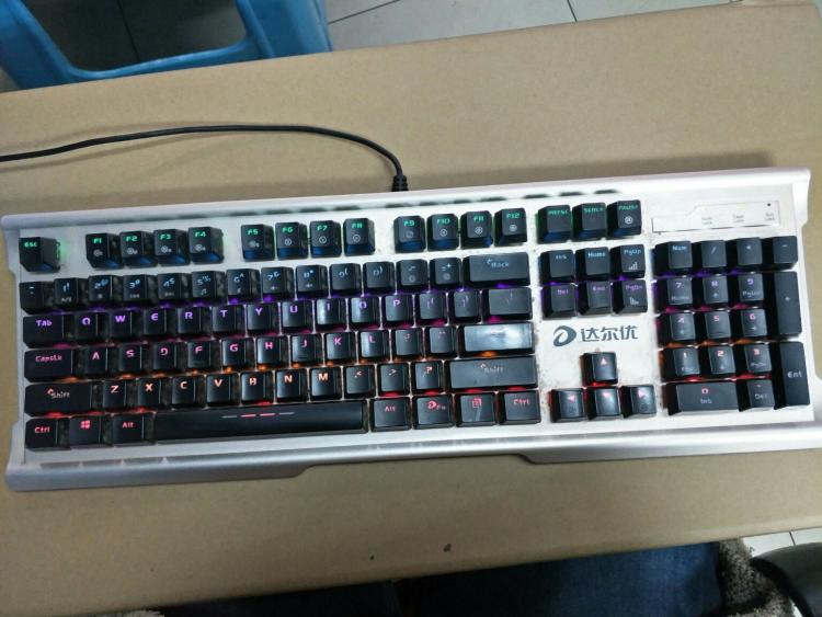 给机械键盘换轴_机械键盘 换轴_机械键盘可以换轴吗