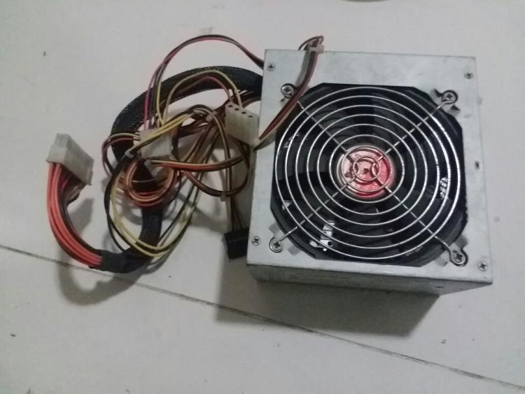 主机开机只有风扇转_电脑主机电源风扇不转_电脑主机风扇转一下停一下