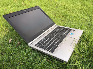 笔记本屏幕 小长条的_小屏幕的笔记本电脑_笔记本屏幕变成四个小