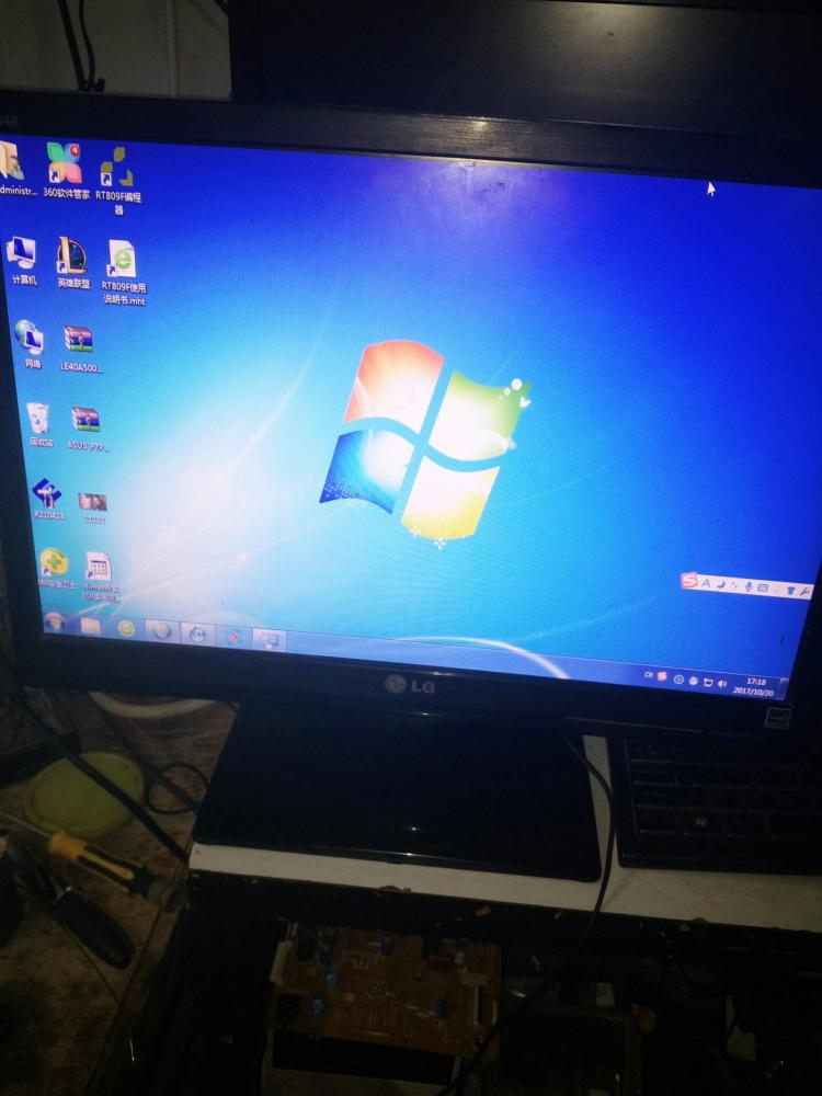 LG E1948显示器，调节亮度怎么弄？