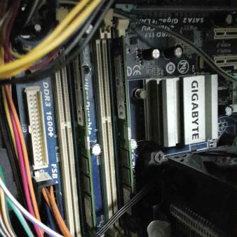 电脑主机开机噪音大_电脑主机嗡嗡响无法开机_电脑主机开机嗡嗡响