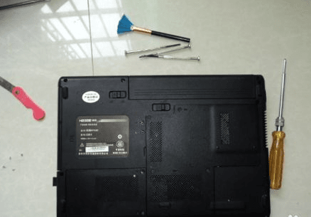 教你清理笔记本cpu风扇的方法先准备好原料与工具