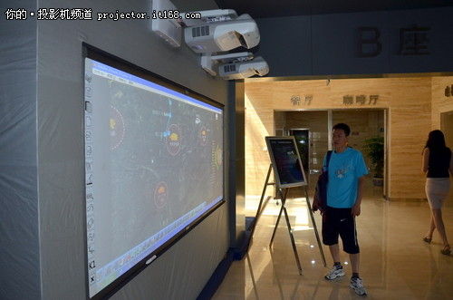 头戴式3d眼镜显示器_戴3d眼镜看的电影_偏光式3d眼镜测试图片