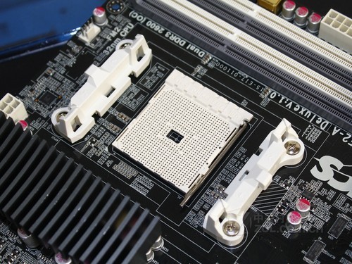 Intel发布第十代桌面版酷睿处理器-1200插槽