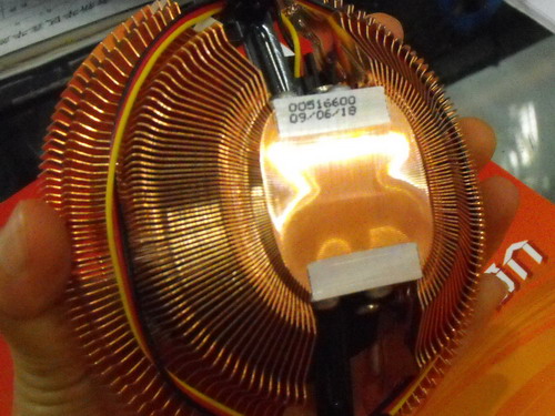 散热硅胶 cpu_cpu的散热硅胶_cpu不装散热器会怎样
