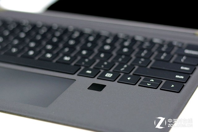 一指多方便 Surface指纹识别键盘盖简评