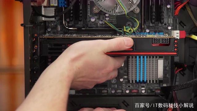 显卡怎么安装?