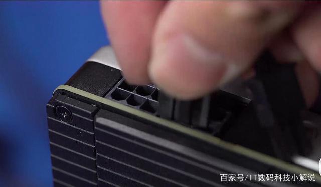 显卡怎么安装?