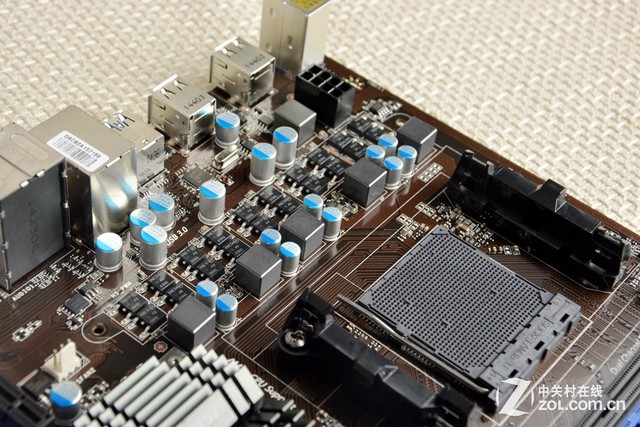 回归主流玩家定位 AMD定制主机装机解析