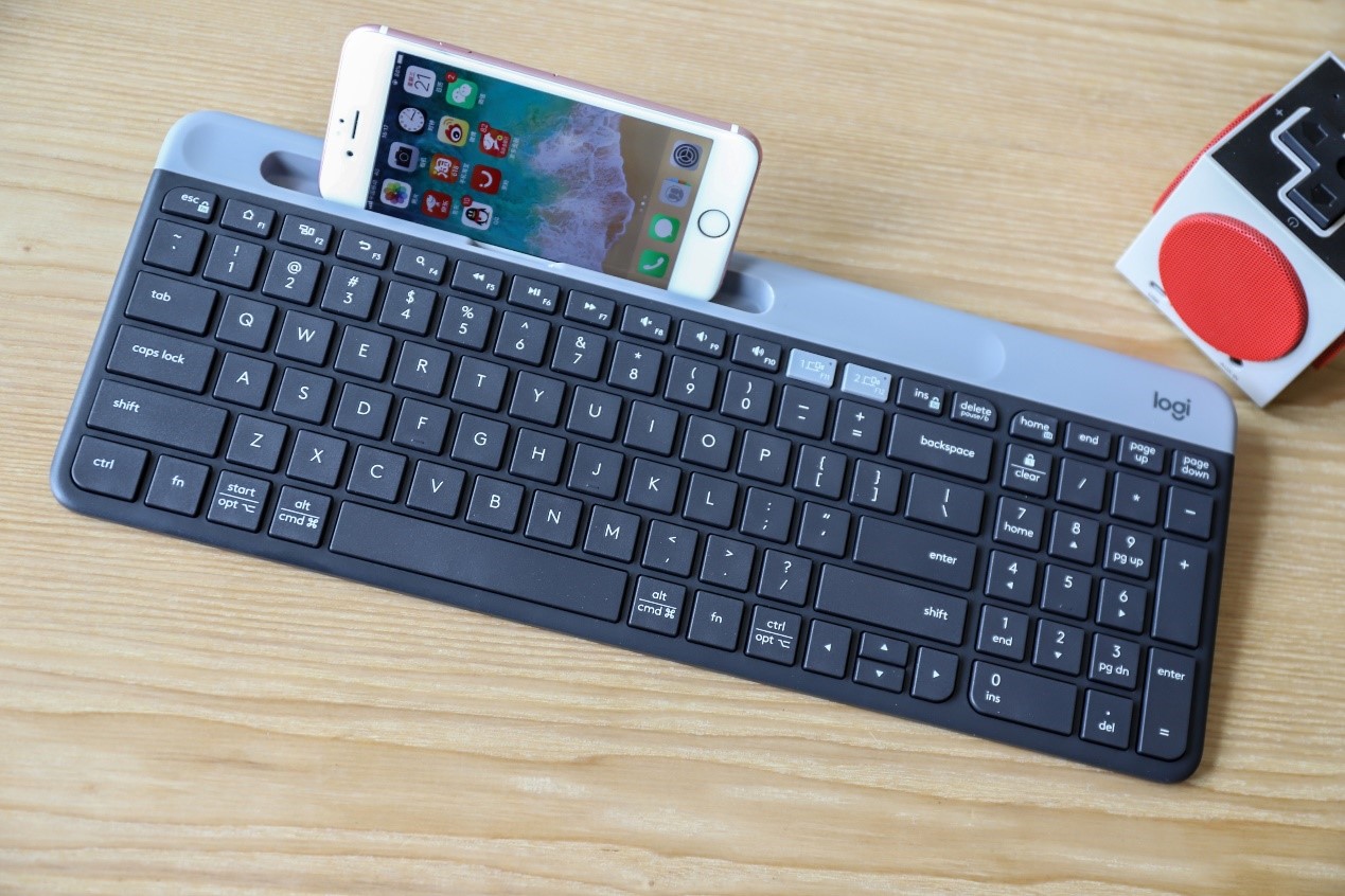 超薄无线蓝牙键盘怎么用