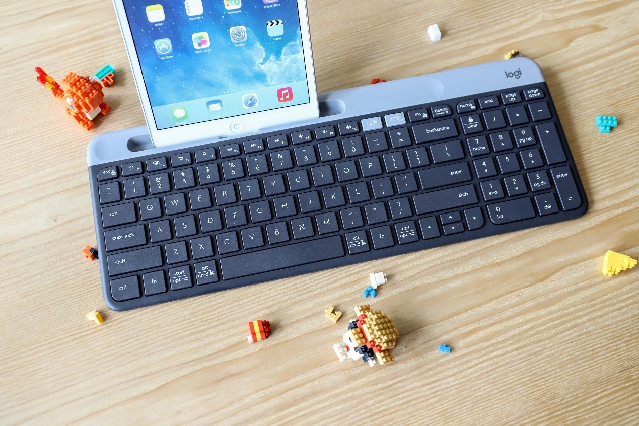 超薄无线蓝牙键盘怎么用