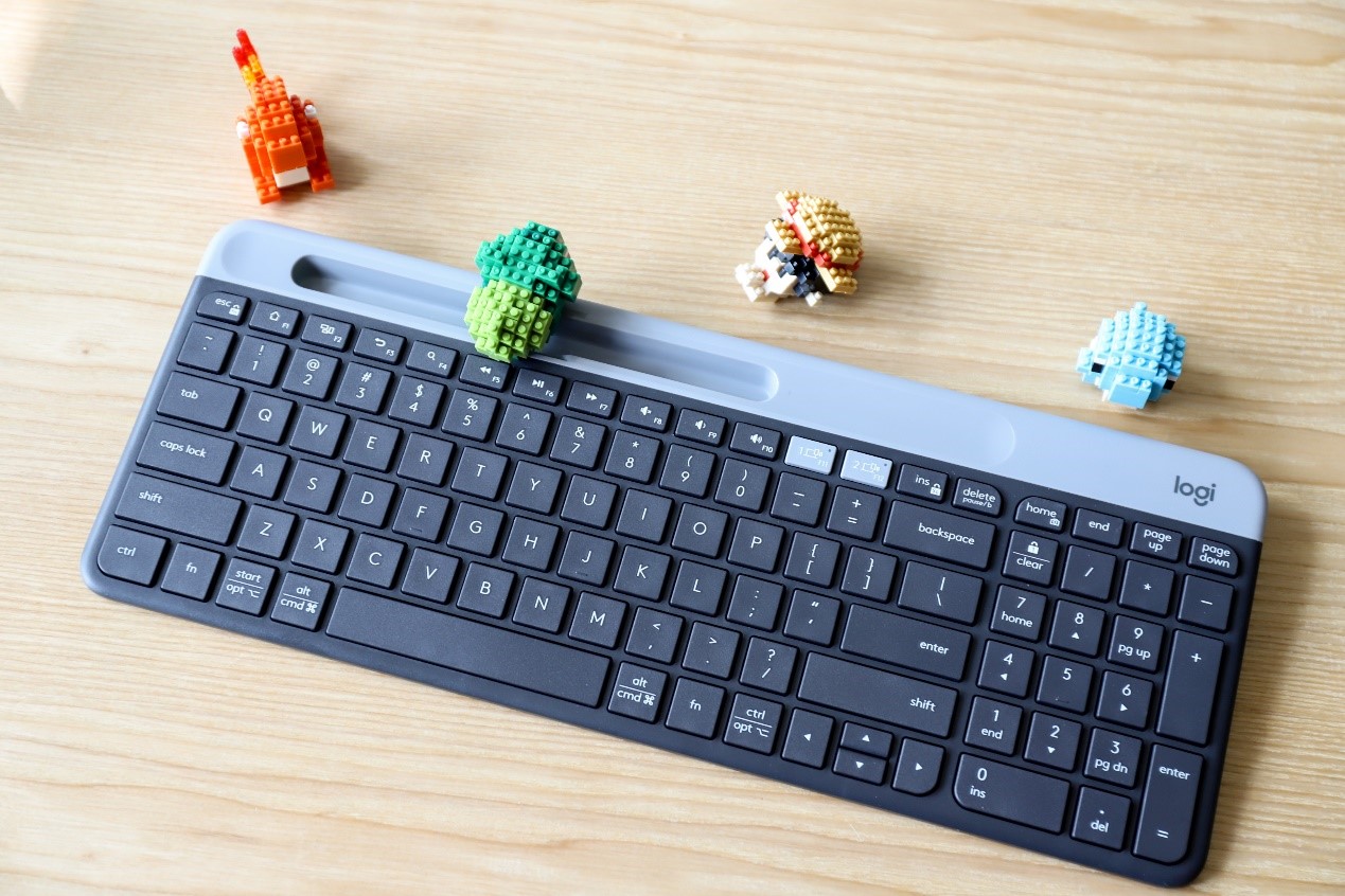 超薄无线蓝牙键盘怎么用