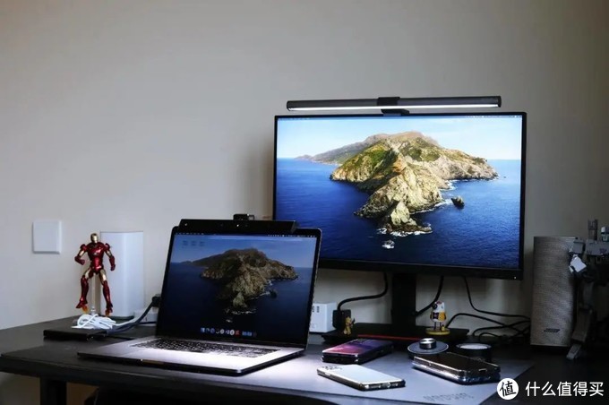 MacBook Pro扩展显示器及生产力配件布局