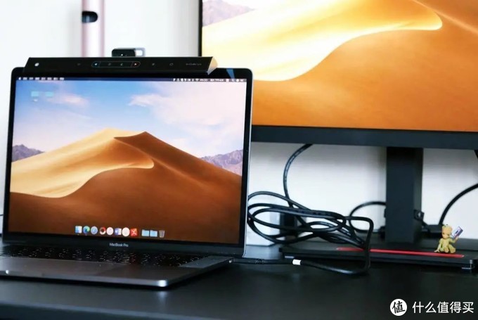MacBook Pro扩展显示器及生产力配件布局
