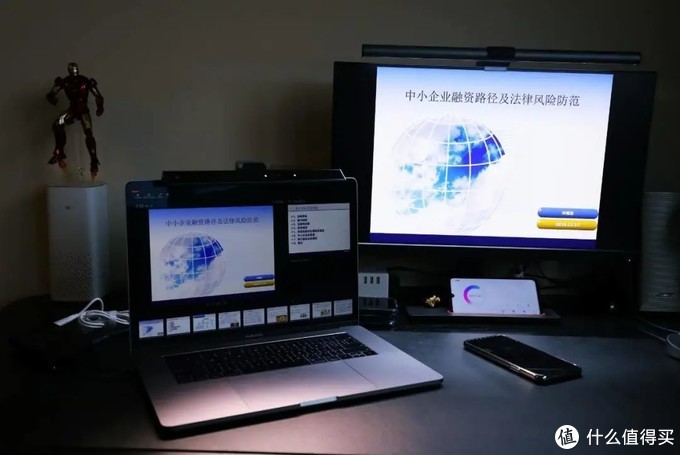 MacBook Pro扩展显示器及生产力配件布局