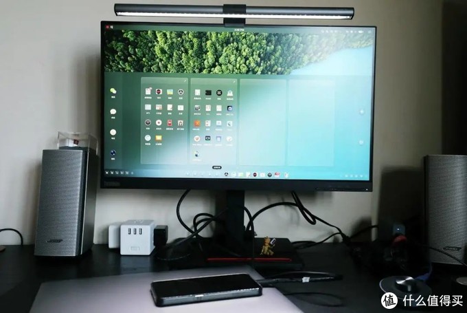 MacBook Pro扩展显示器及生产力配件布局