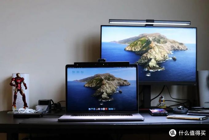 MacBook Pro扩展显示器及生产力配件布局