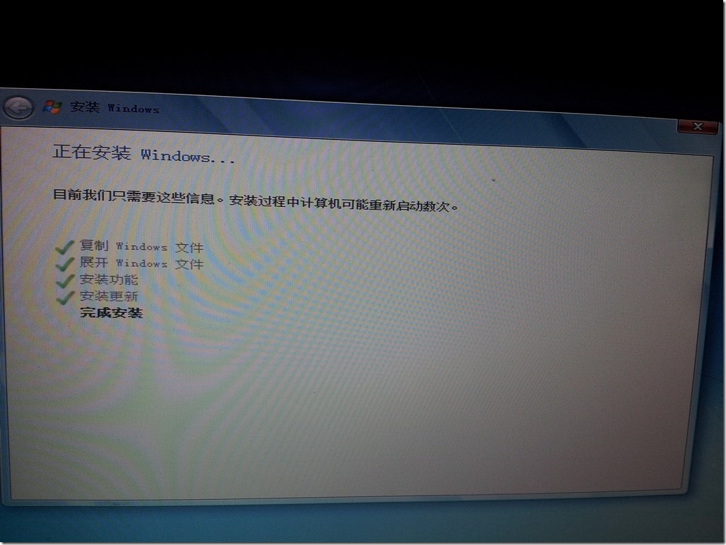 笔记本电脑切换屏幕显示_hkc t2211l 不自动切换显示_win7扩展显示器 切换