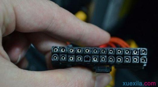 电脑显示器连接主机线怎么拔