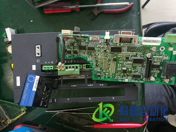 液晶显示器闪烁后黑屏_显示器 闪烁 黑屏_笔记本显示器黑屏闪烁