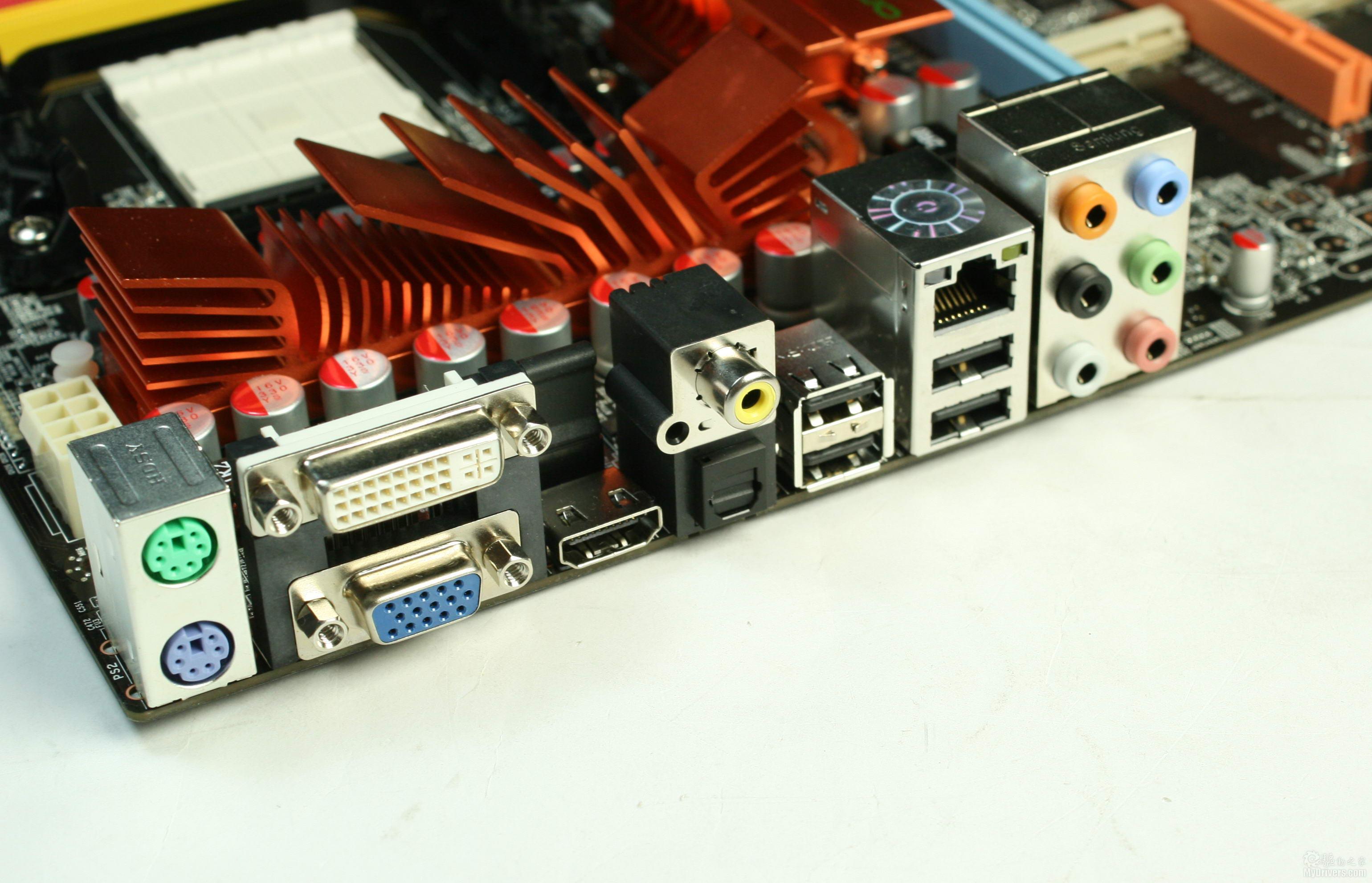 电脑usb接口能识别u盘不能识别鼠标_u盘接口没反应_u盘插上电脑闪两下就没反应 怎么回事