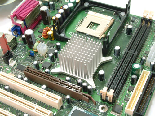 u盘插上电脑闪两下就没反应 怎么回事_电脑usb接口能识别u盘不能识别鼠标_u盘接口没反应