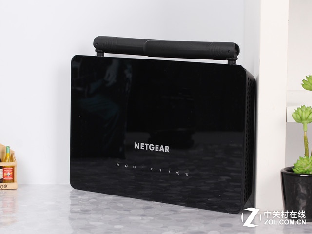 NETGEAR R6220 外观图 