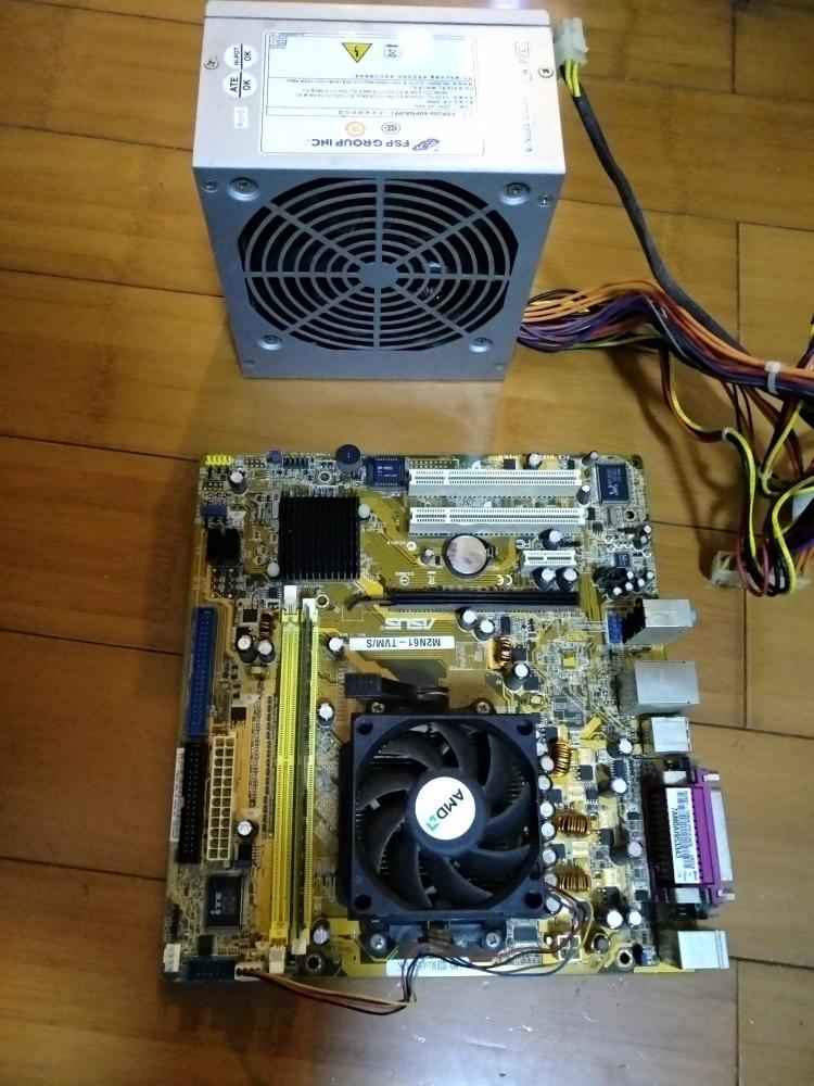 显卡风扇不转是单向的吗？你电源足够大吗