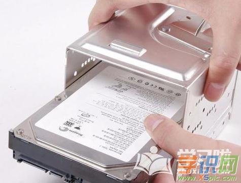 如何安装内存条和硬盘