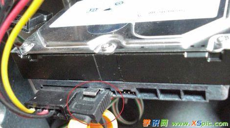 如何安装内存条和硬盘